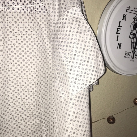 New Guess short sleeve light button up shirt - Picture 4 of 6